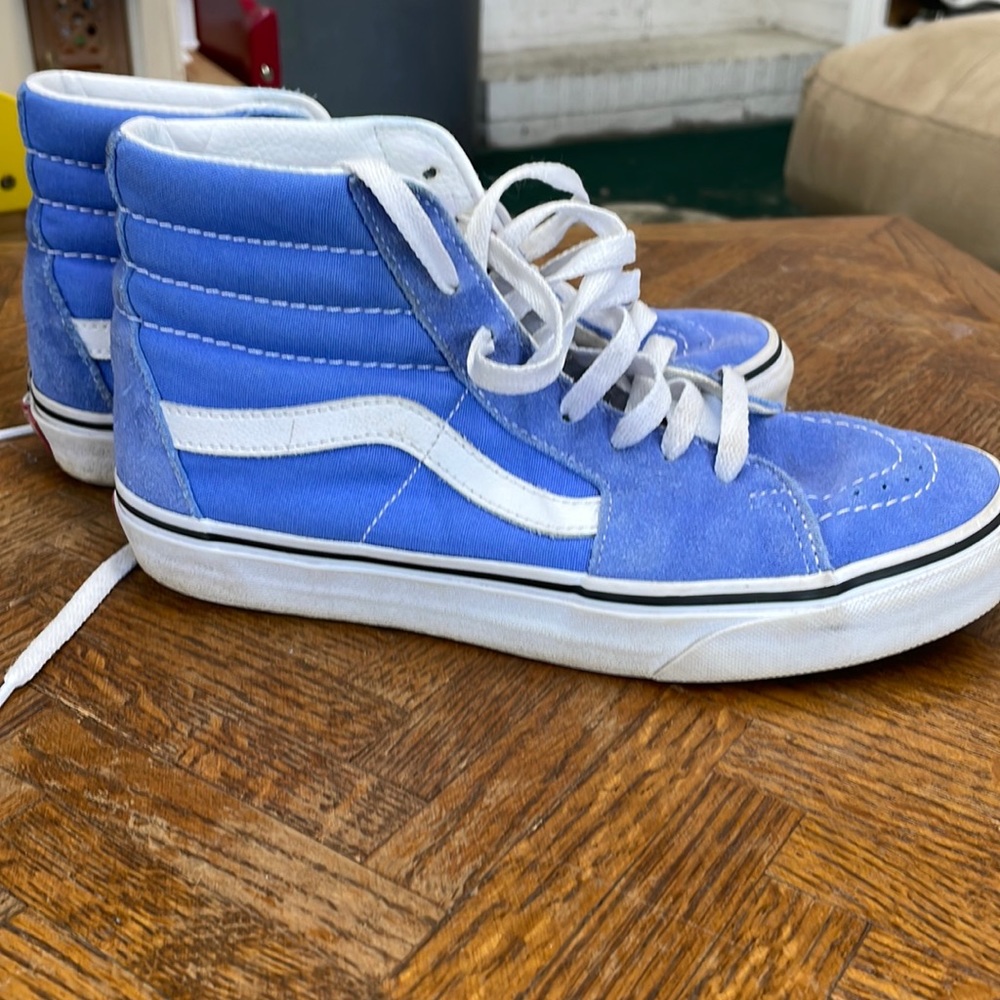 Blue high top Vans.